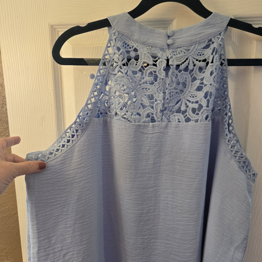 Women's Lace Trim Sleeveless Top - Picture 8 of 11
